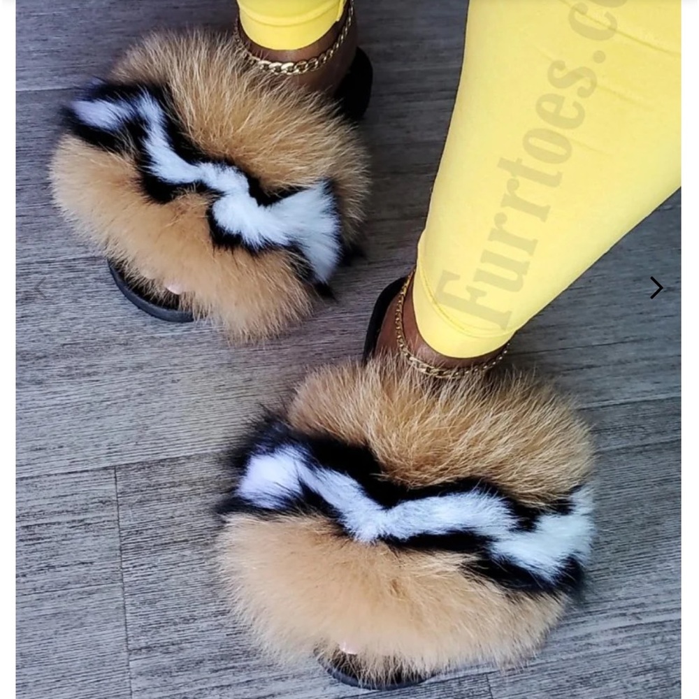 🖤🤎Cookie Chip Furrtoes Slides 🖤🤎